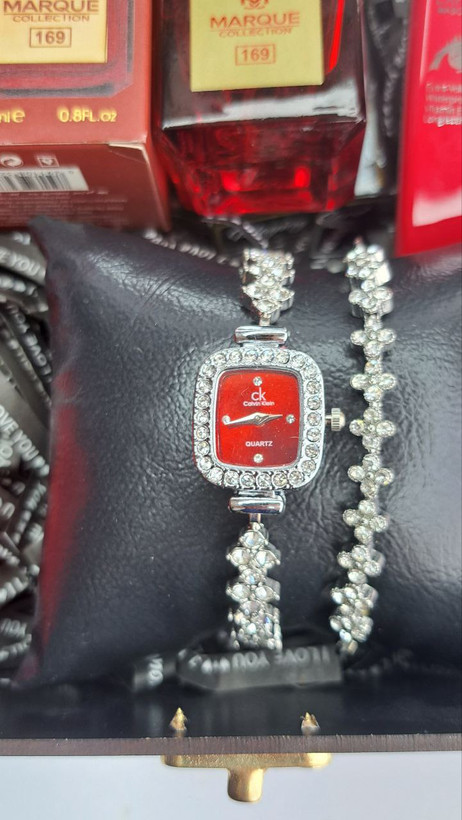 باکس کادویی چوبی هدیه شیک دخترانه زنانه ساعت زنانه نگین دار دستبند ست عشق سنج هدیه زیبا و شیک چوبی تقویم دار شدی قلب و تن و روحم تولد سالگرد هدیه خاص ولنتاین