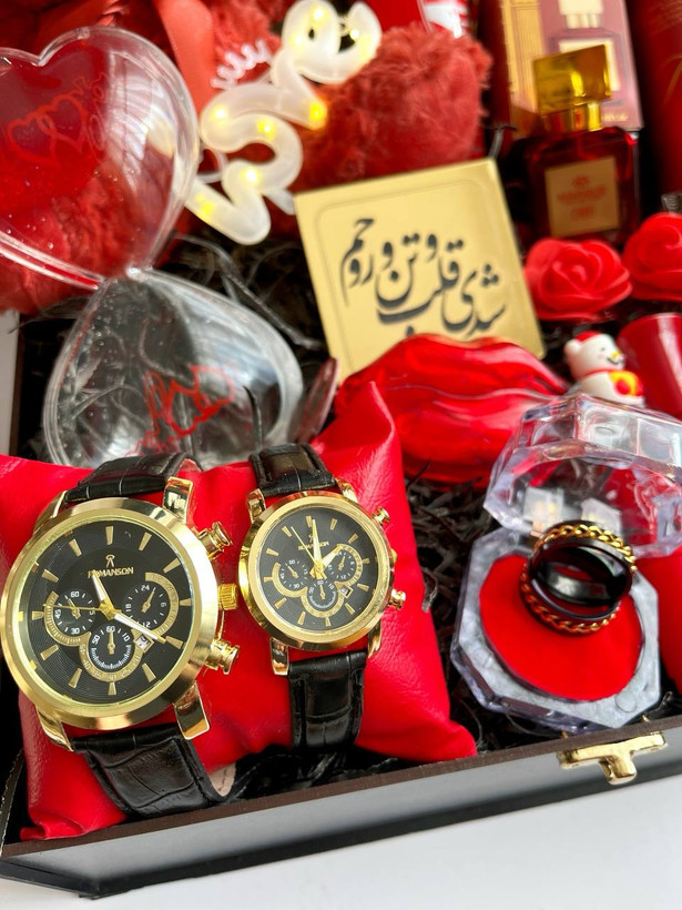 باکس لوکس و لاکچری دخترانه ولنتاین با کیفیت لوکس و vip خوشگل زنانه گوگولی شلوغ و کامل هدیه زنانه خاص پر فروش ست ساعت خرس لوازم آرایش لاو چراغدار باکس چوبی