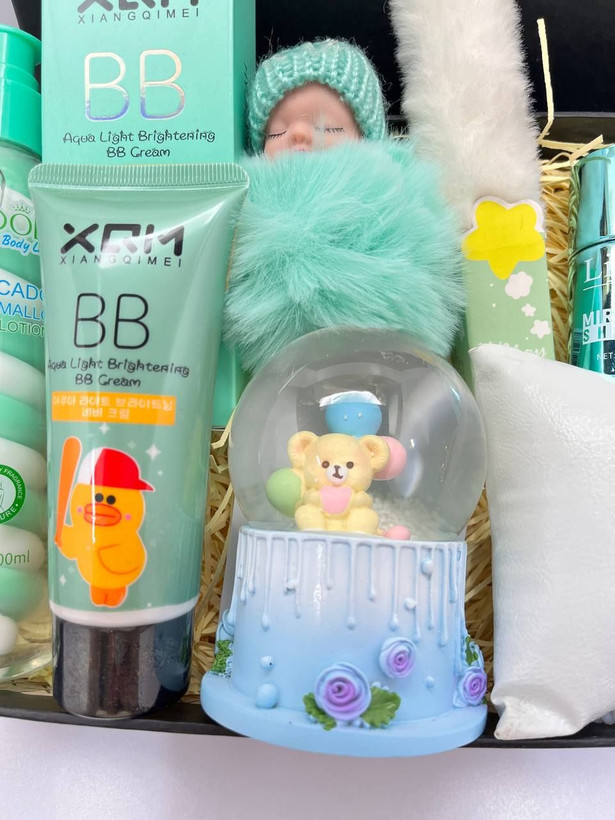 باکس هدیه خاص و زیبا دخترانه خانومم دوستت دارم گوی چراغدار ساعت ال ای دی لوسیون مارشمالو مناسب تولد روز دختر سورپرایز