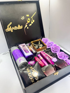 پرفروش ترین باکس تولد لوکس زنانه متن ملکه ی قلبم دوستت دارم هدیه تولد سورپرایزی شیک بنفش عینک دودی هدیه جذاب جعبه چوبی