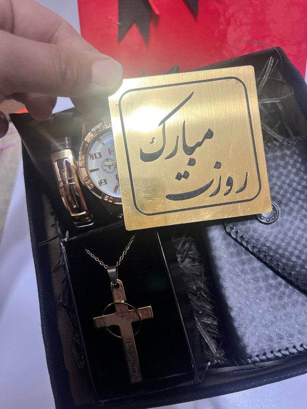 باکس جذاب پسرانه هدیه روز مرد ولنتاین جذاب و شیک ساعت اسپری با کیفیت کمربند ست مردانه ارسال فوری رایگان کپی