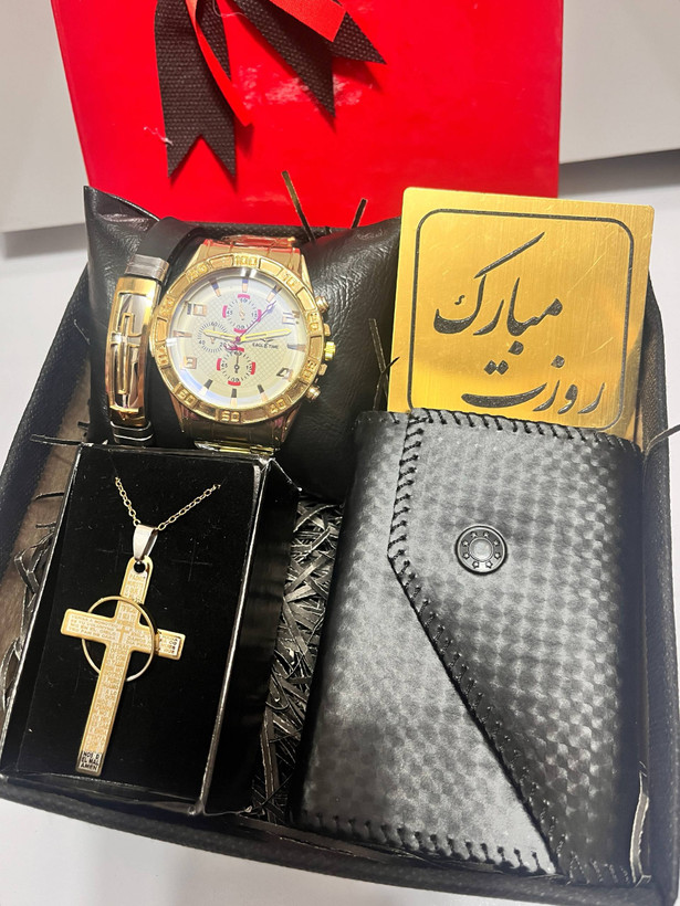 باکس جذاب پسرانه هدیه روز مرد ولنتاین جذاب و شیک ساعت اسپری با کیفیت کمربند ست مردانه ارسال فوری رایگان کپی