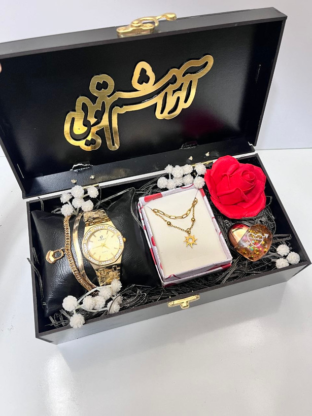 باکس زنانه پک هدیه ساعت و اکسسوری طلایی گردنبند ۲ لاین ارسال رایگان هدیه دخترانه تولدت مبارک