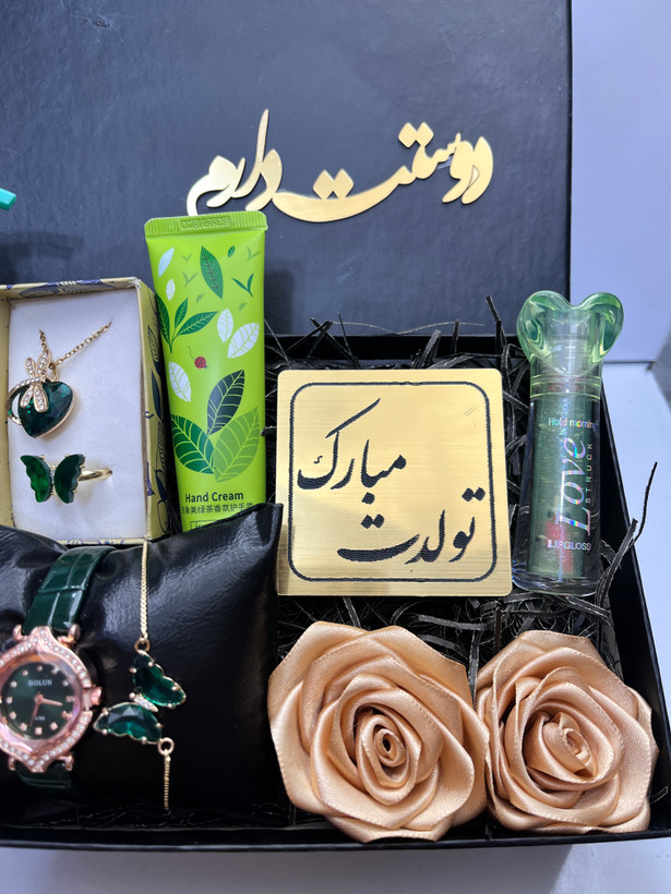 باکس هدیه تولد زنانه رنگ سبز ساعت بند چرمی نگین دار جذاب سبز لوسیون مارشمالو قسطی پک کادویی دخترانه سبر