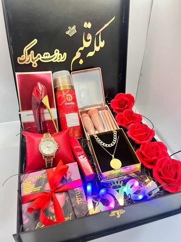 باکس هدیه لوکس لاکچری زنانه کادو شیک جعبه چوبی برند الیزابت ادکلن اسمارت ساعت رنگثابت هدیه تولد با کیفیت باکس ولنتاین