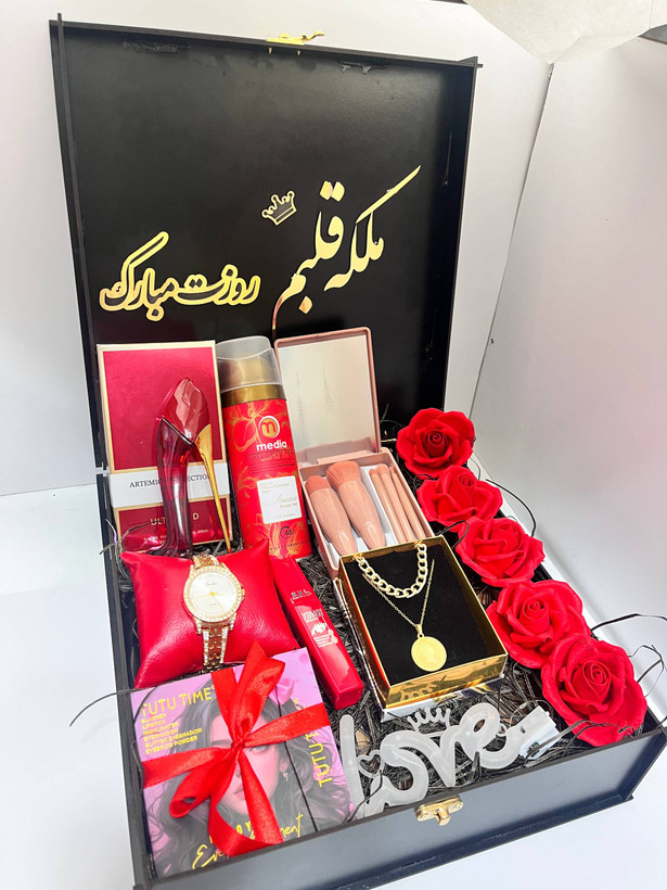 باکس هدیه لوکس لاکچری زنانه کادو شیک جعبه چوبی برند الیزابت ادکلن اسمارت ساعت رنگثابت هدیه تولد با کیفیت باکس ولنتاین