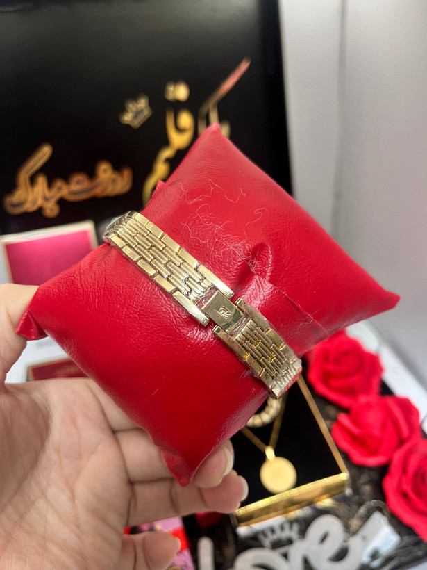 باکس هدیه لوکس لاکچری زنانه کادو شیک جعبه چوبی برند الیزابت ادکلن اسمارت ساعت رنگثابت هدیه تولد با کیفیت باکس ولنتاین