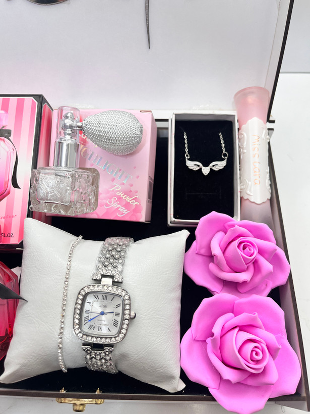 باکس هدیه زنانه لوکس روز دختر ساعت نقره ای نگین دار دخترانه پک خوشگل دوستت دارم